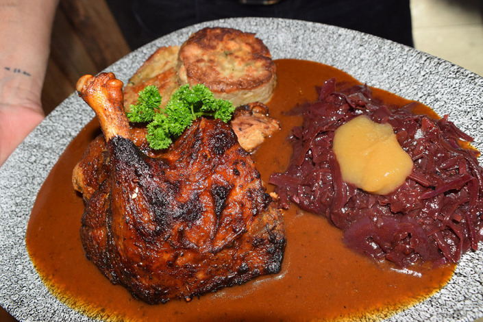 Montana Royal Food & Beverage. Apres Ski Club / Alpin Club Saalbach Hinterglemm