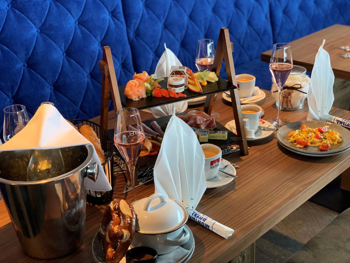 Montana Royal Breakfast - Food & Beverage. Apres Ski Club / Alpin Club Saalbach Hinterglemm