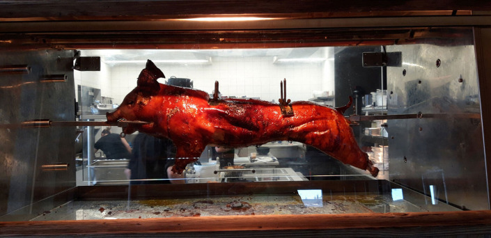 Montana Royal Spanferkel - Food & Beverage. Apres Ski Club / Alpin Club Saalbach Hinterglemm